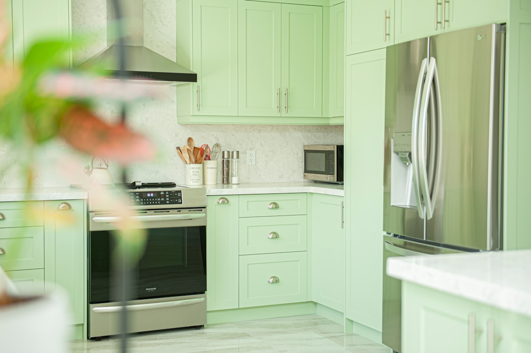 best color to paint kitchen cabinets