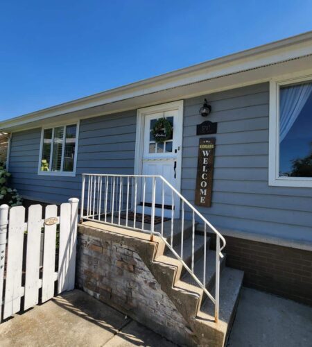 small house exterior accents